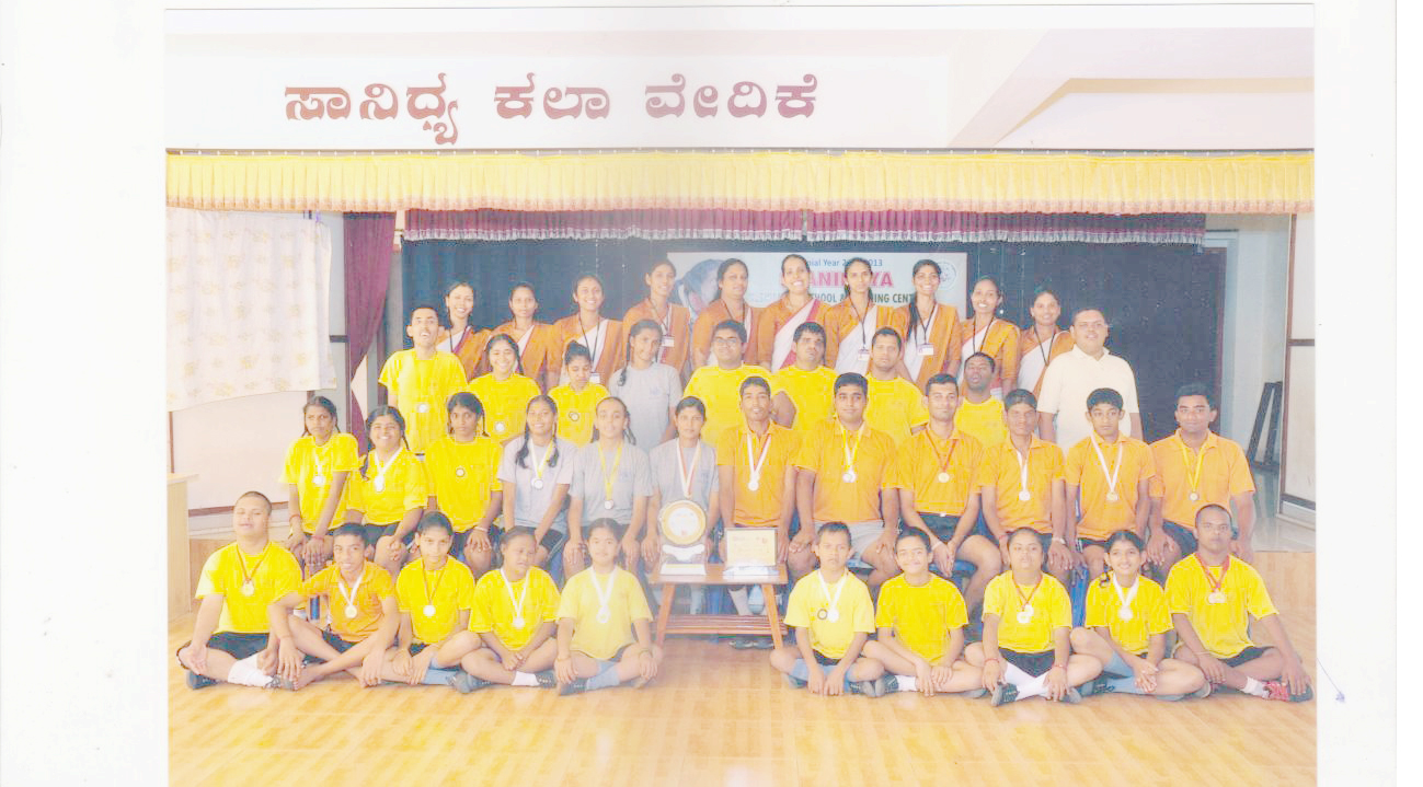 ಪಥಸಂಚಲನದಲ್ಲಿ ಸಾನಿಧ್ಯ ವಸತಿ ಶಾಲೆ ಪ್ರಥಮ